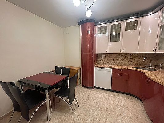 3rd image of 64-14 Asquith Cres #1