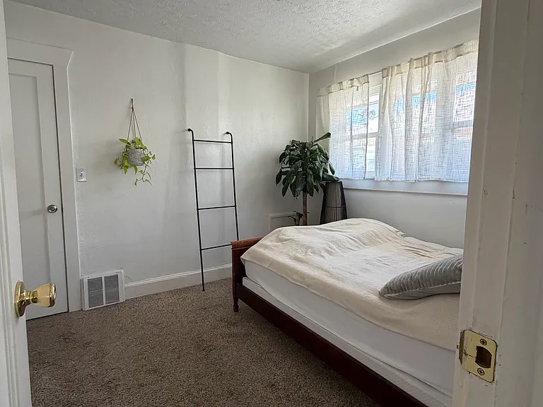 148 E Hampton Ave — Photo 13