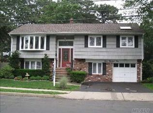 304 Sunrise Dr, Sayville, NY 11782