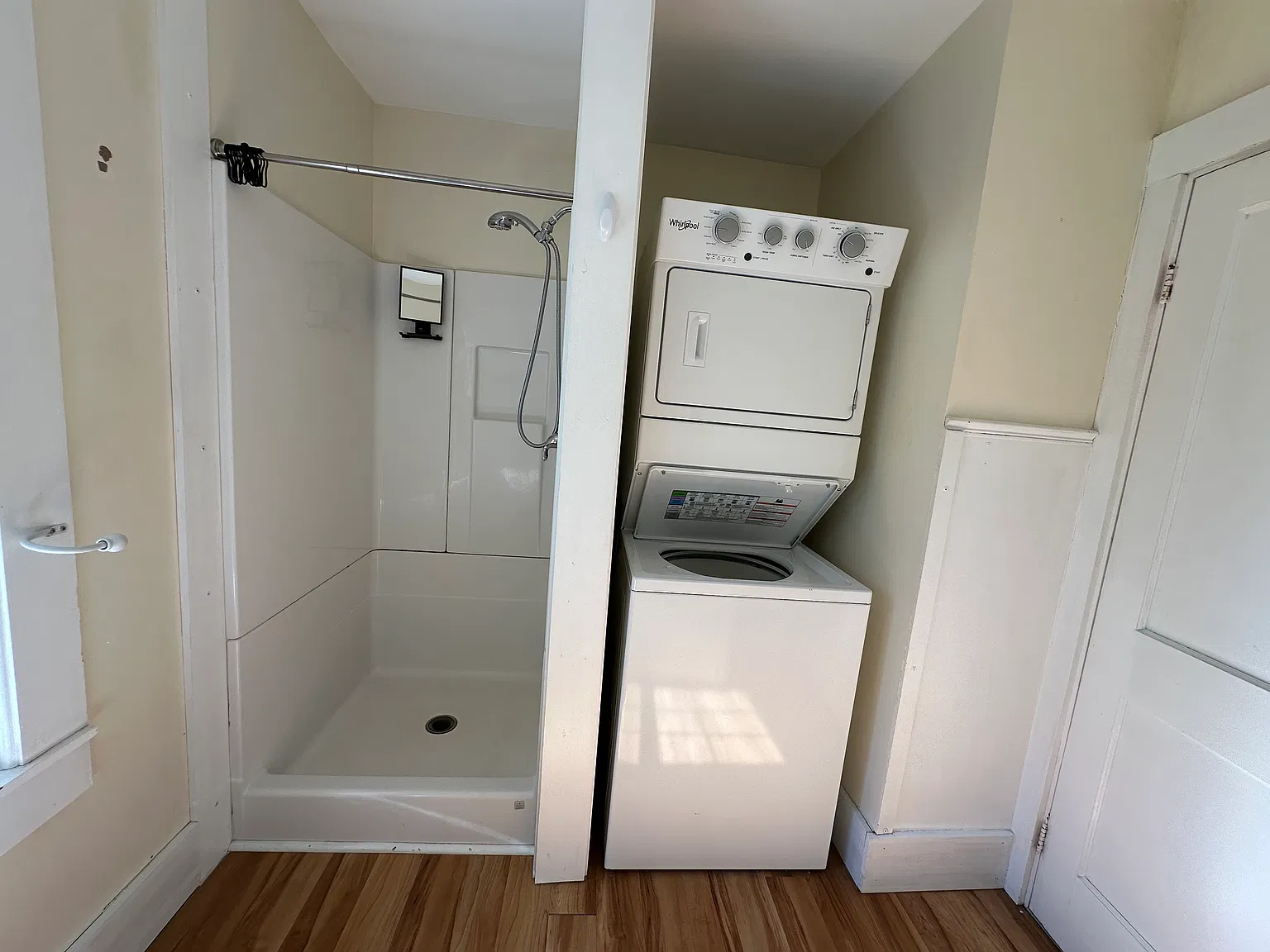 2 bed, 860 sqft, $1,800 — Photo 3