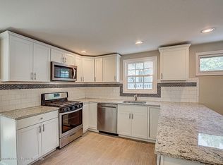 21 Sycamore Ave, Middletown, NJ 07748