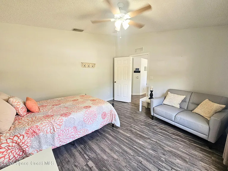4855 Balfern St — Photo 28