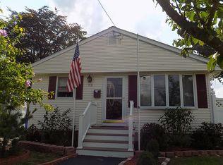 70 Somerset Ave, Riverside, RI 02915
