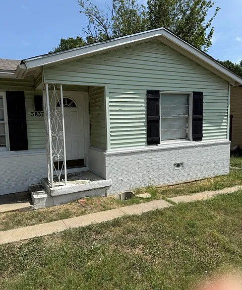 3837 Childress St — Photo 1