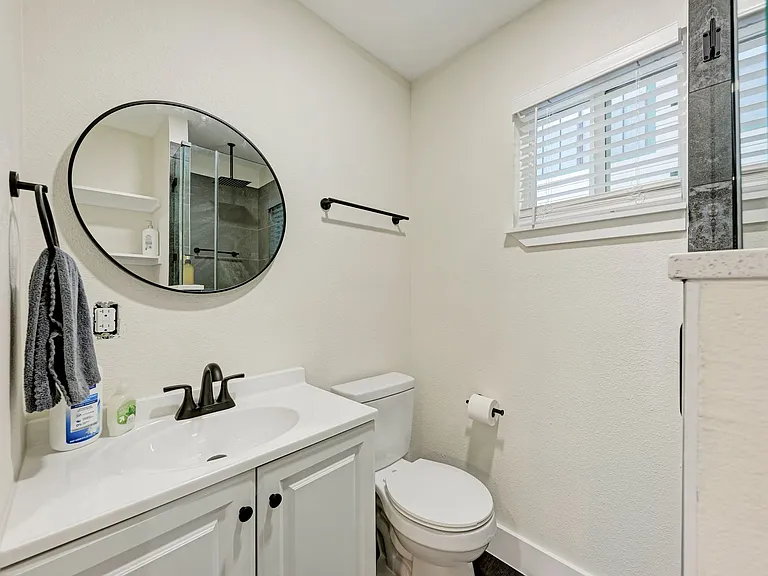 2302 Leon St #13 — Photo 6