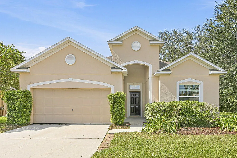 3 bed, 2.0 bath, 1792 sqft, $1,875 — Photo 1