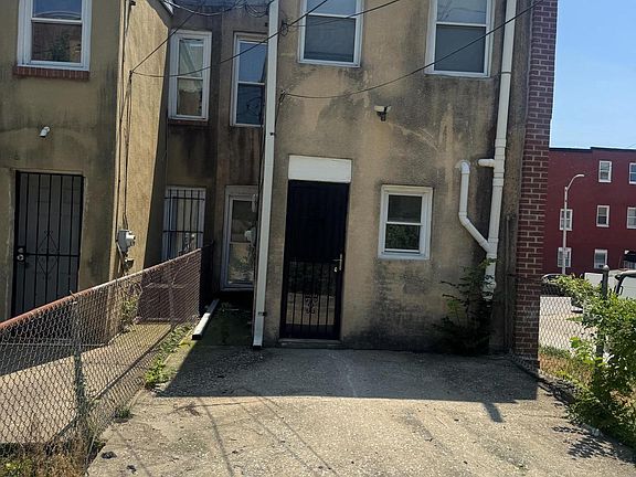3rd image of 1718 Riggs Ave