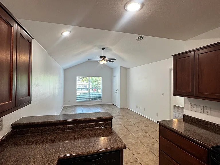 530 S Center St #3 — Photo 5