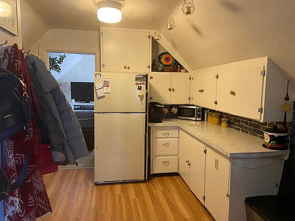 5th image of 557 1/2 S Logan St #2