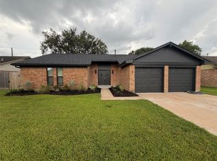 1811 Hanbury Ct, Sugar Land, TX 77498