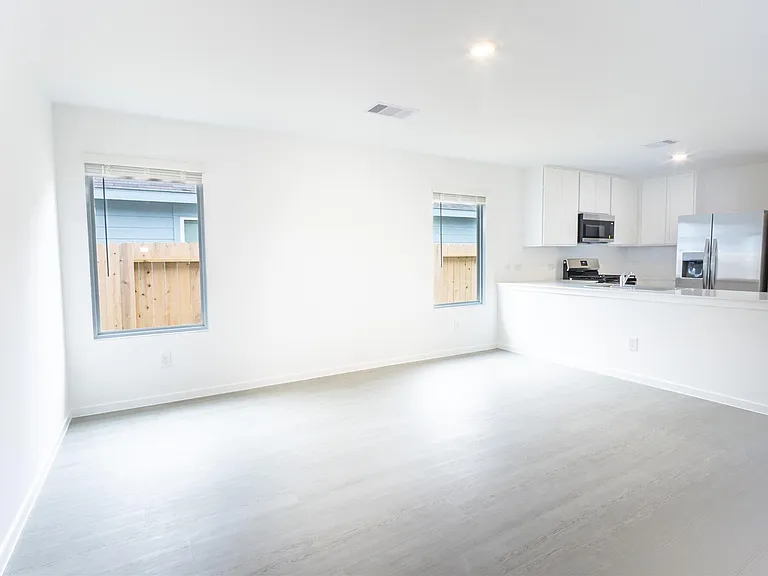 15724 Plum Brook Dr — Photo 2