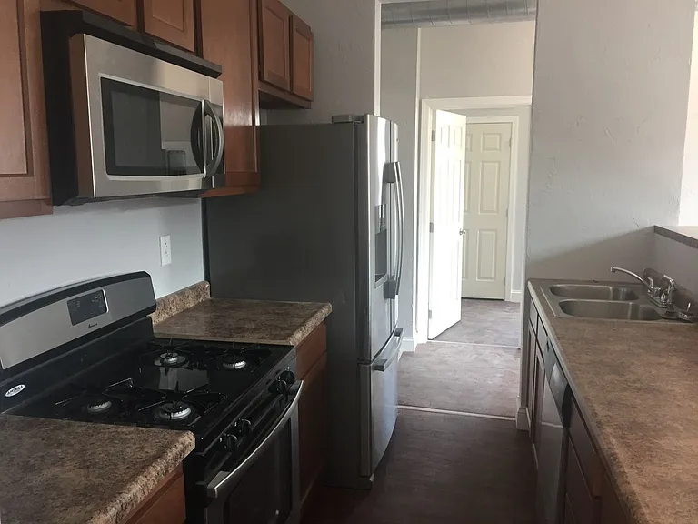 1021 E Carson St — Photo 30