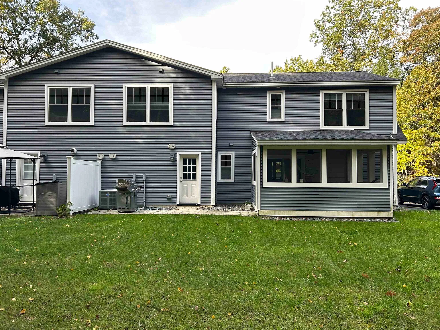 3 bed, 2.5 bath, 1489 sqft, $3,500 — Photo 2