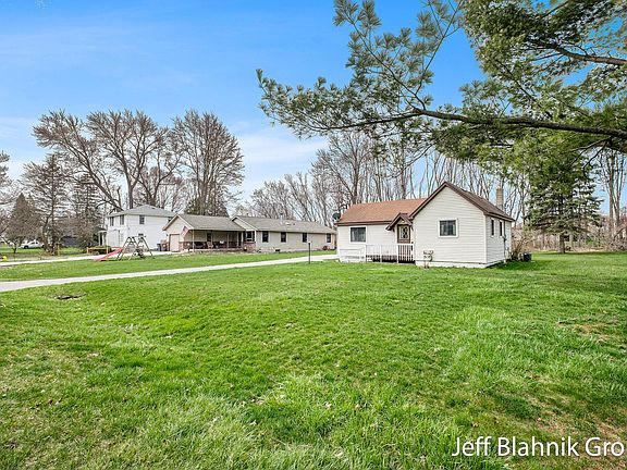 2nd image of 1005 Kusterer Dr NW