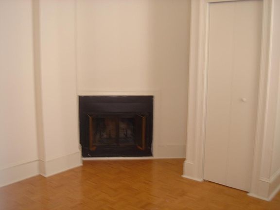 2nd image of 1534 Mount Vernon St APT 2R