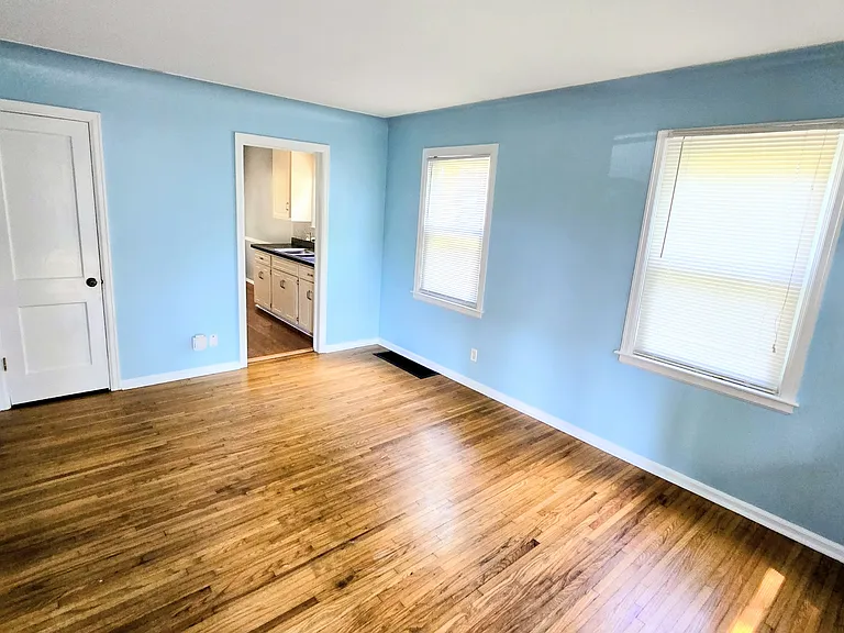 536 Sunset Blvd — Photo 10
