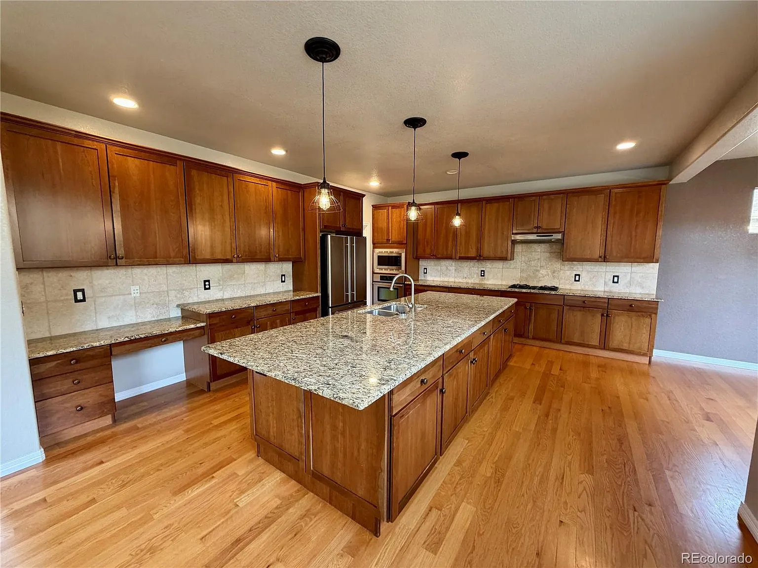 4 bed, 3.5 bath, 3765 sqft, $4,250 — Photo 3
