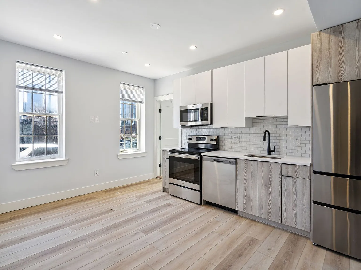 Serpentine Apartments: Newly Renovated in the Heart of Drexel — Photo 4