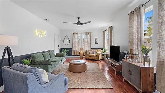 212 E Oak St — Photo 5
