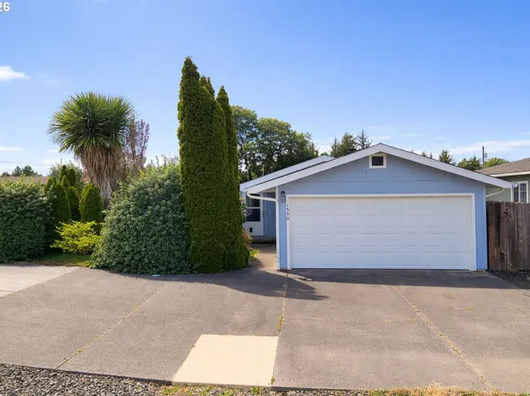 1590 Saint John Ave, Coos Bay, OR 97420