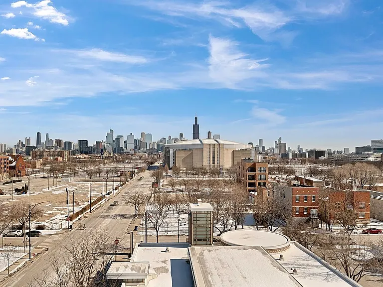 2127 W Madison St #410 — Photo 6