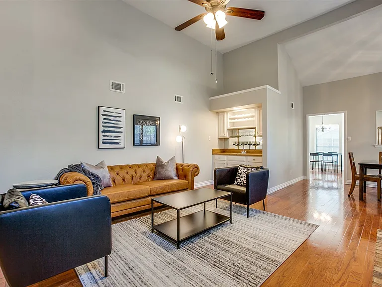 4436 Odessa Dr — Photo 3