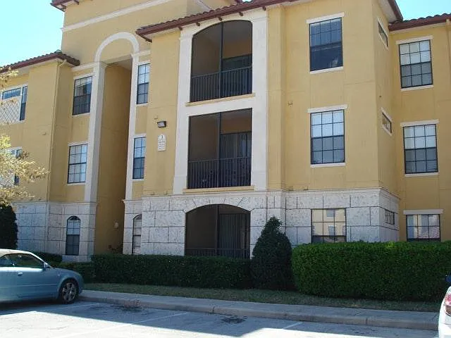 6159 Metrowest Blvd #103