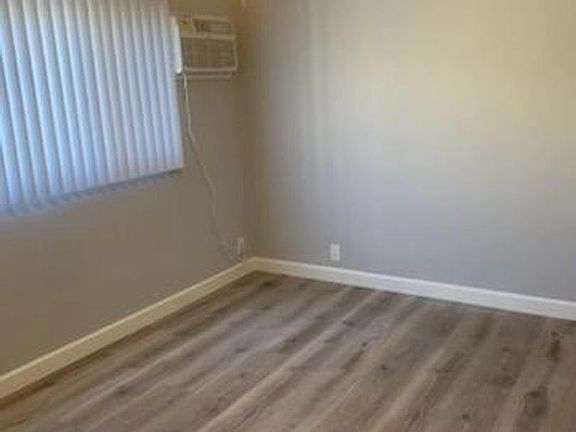 5th image of 111 N Alexandria Ave #3
