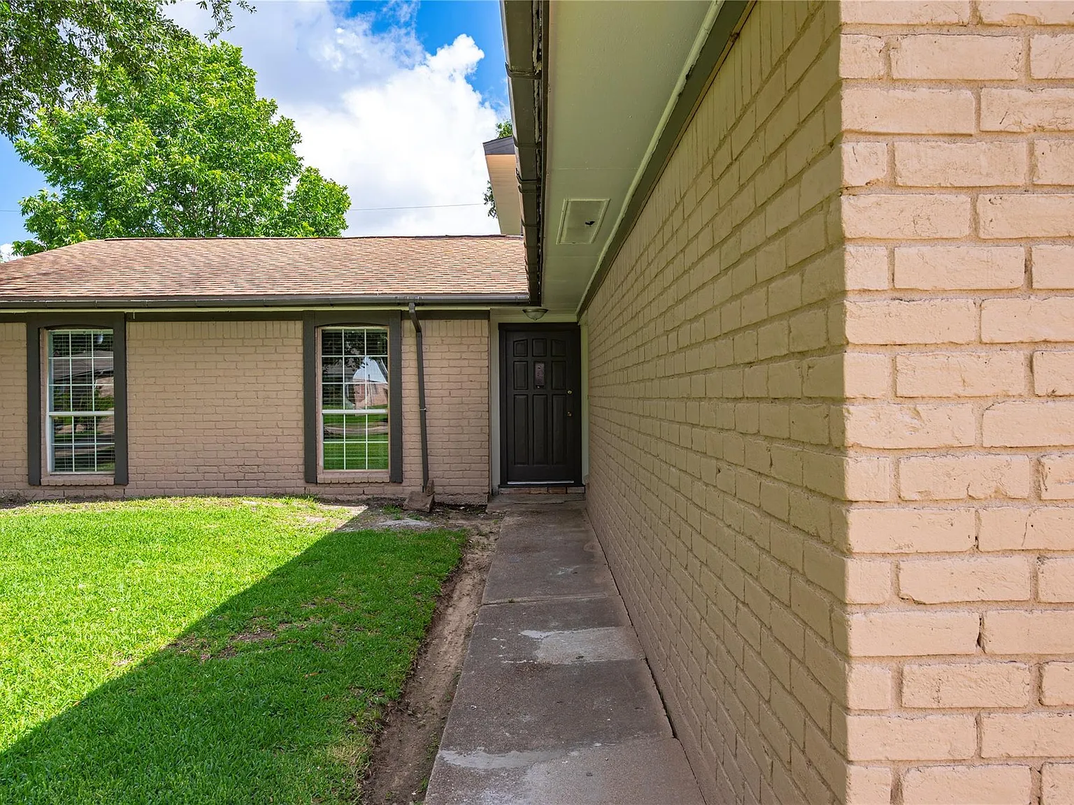 4 bed, 3.0 bath, 2170 sqft, $2,375 — Photo 3