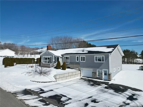 68 Theriault St, Grand Falls, NB E3Y 1B5
