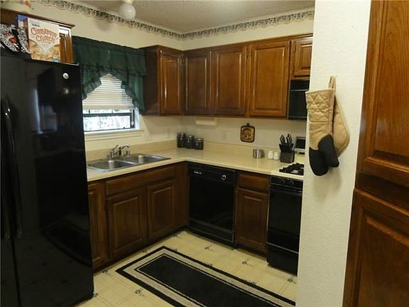 4th image of 2043 Raven Ln