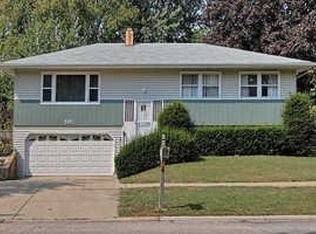 592 Weidner Rd, Buffalo Grove, IL 60089