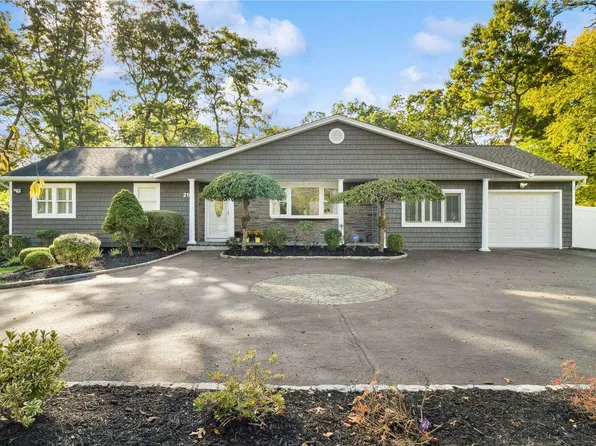 218 Granny Road, Farmingville, NY 11738