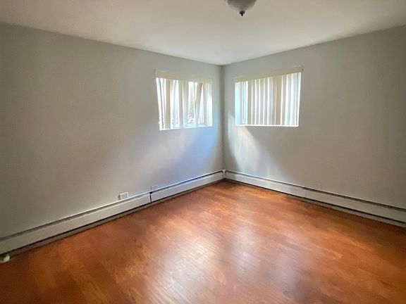 5th image of 6780 N Sauganash Ave #G