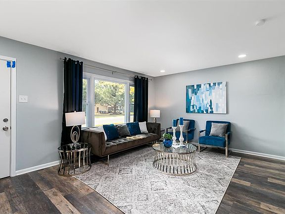 3rd image of 66 Forestwood Dr