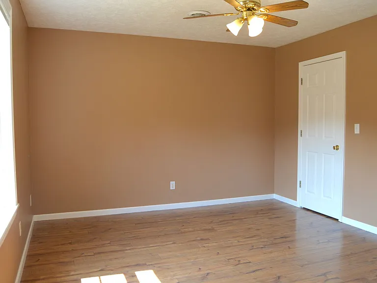 14620 Hobby Dr — Photo 17