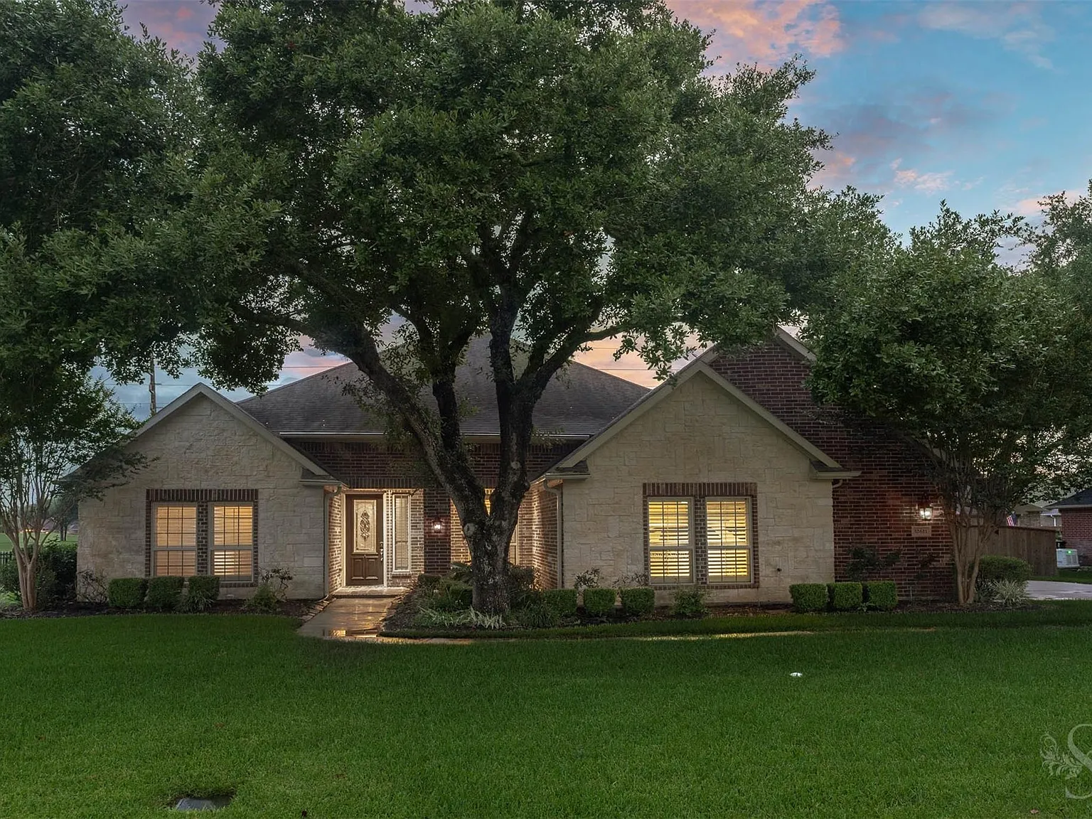 3 bed, 3.0 bath, 2825 sqft, $3,750 — Photo 3