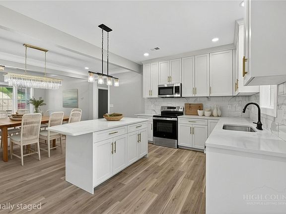 5th image of 416 SE Whitmore Street