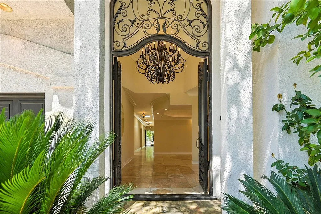 4 bed, 3600 sqft, $8,495 — Photo 3
