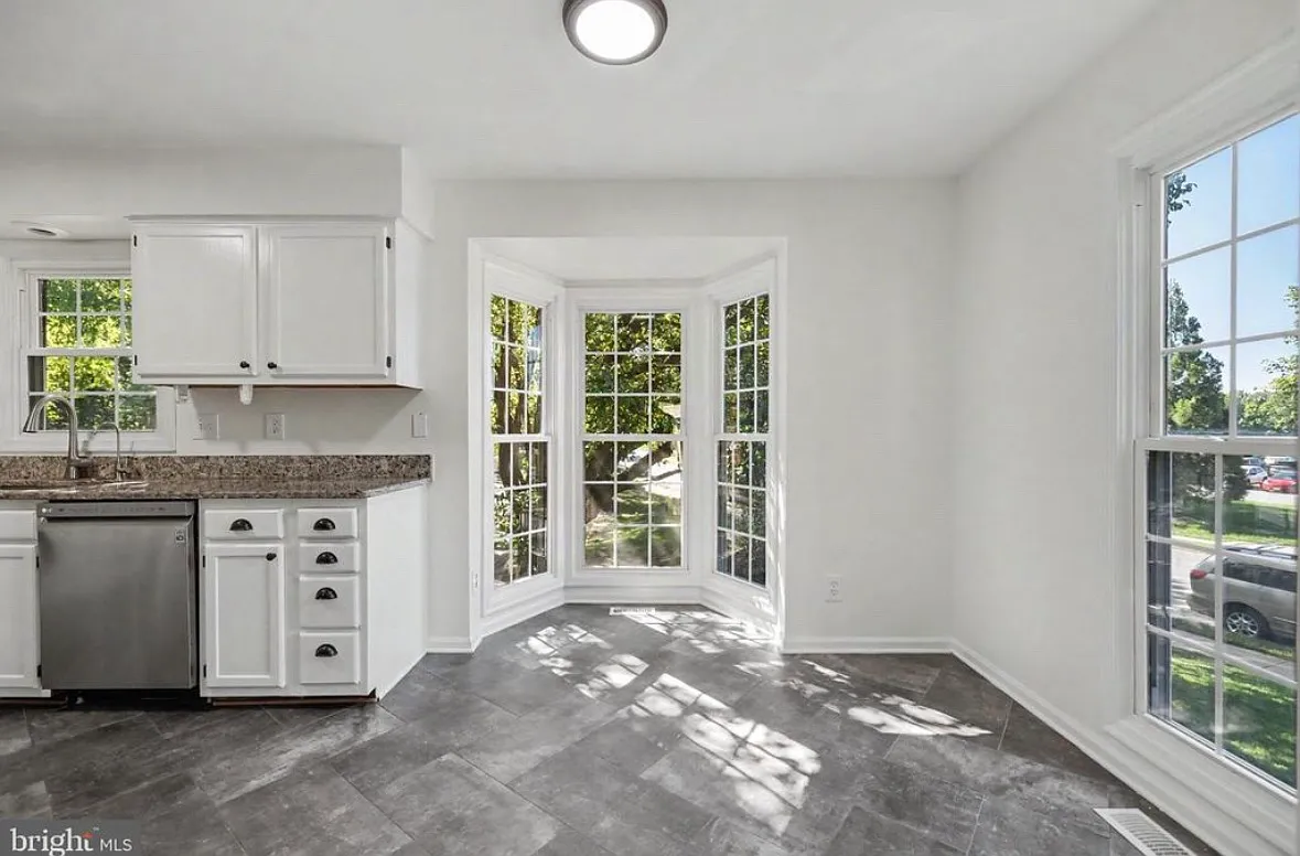 11198 Privates Ct — Photo 4