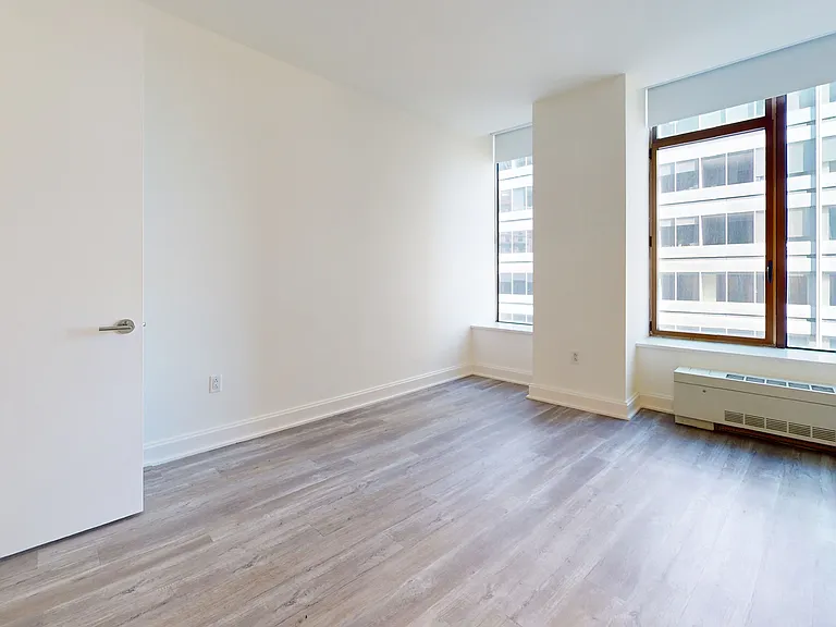 10 Hanover Square — Photo 125