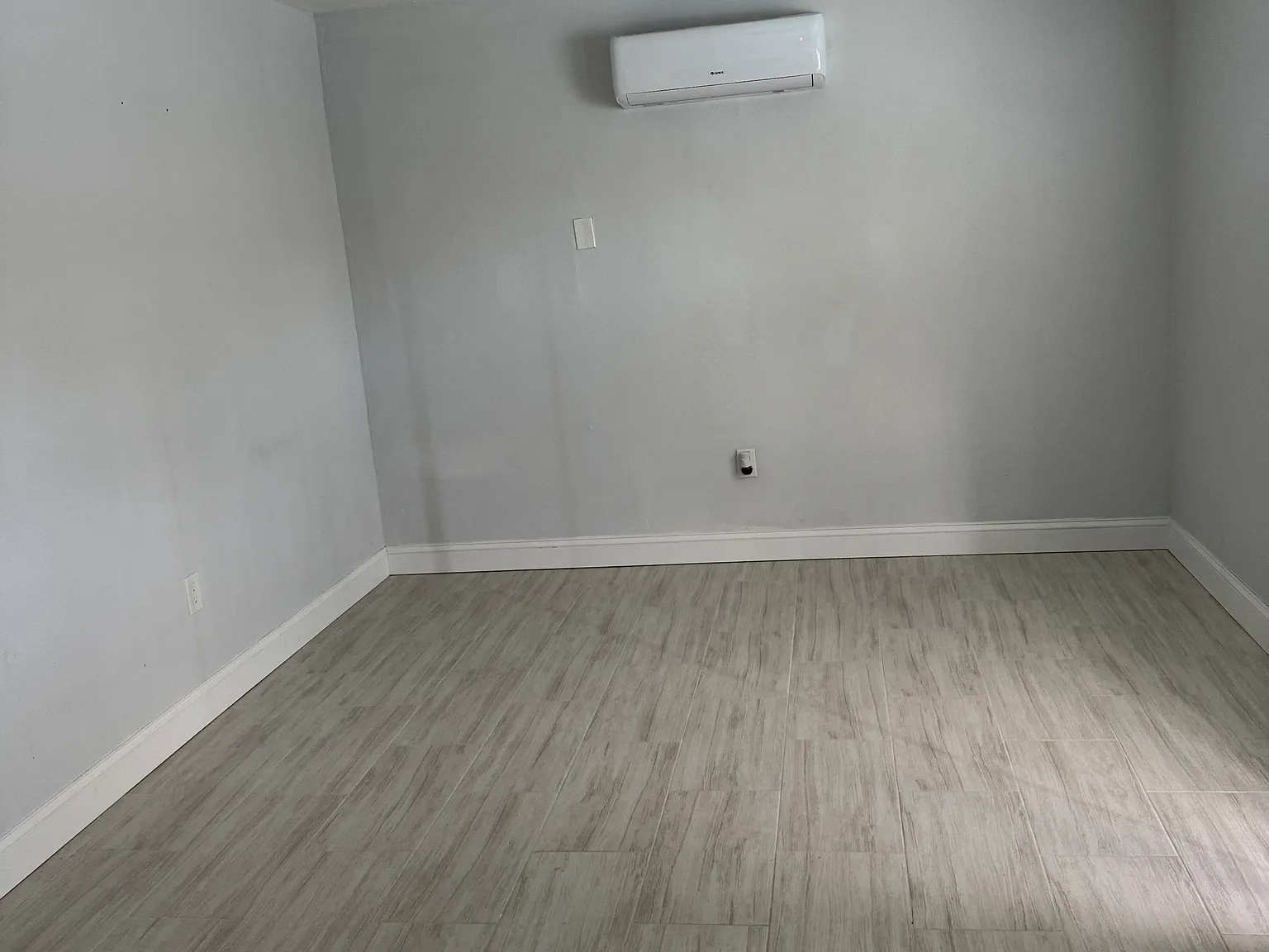 Palm Court Apartments — Photo 4