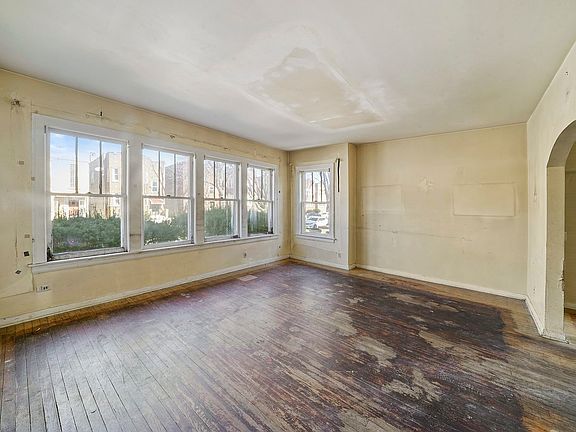 2nd image of 5031 W Wellington Ave