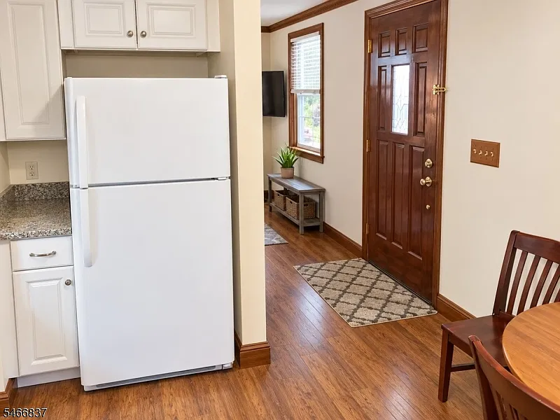 1 bed, 1.0 bath, $1,950 — Photo 3