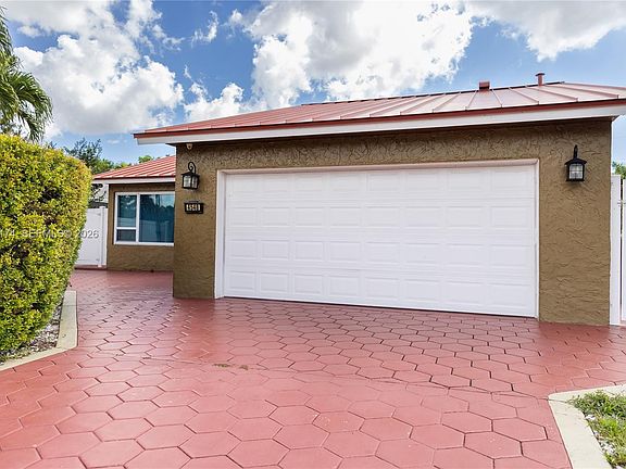 3rd image of 4548 SW 28th Way