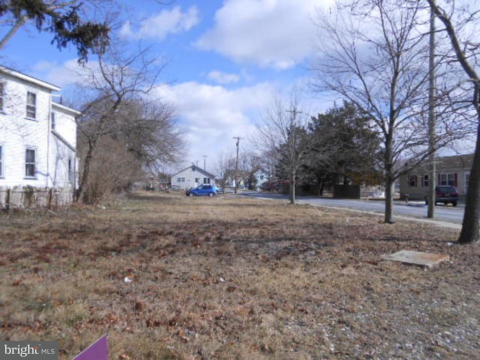 2nd image of 239 Main St