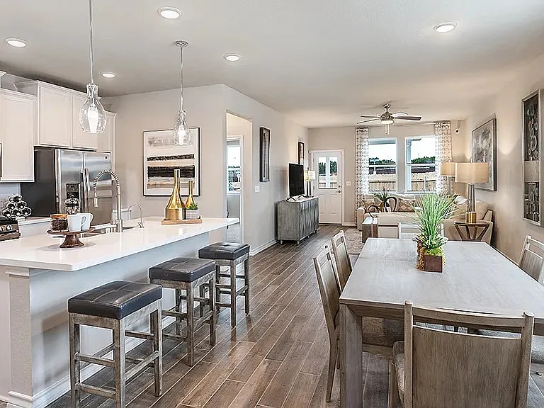 1601 Alana Falls Ave — Photo 32