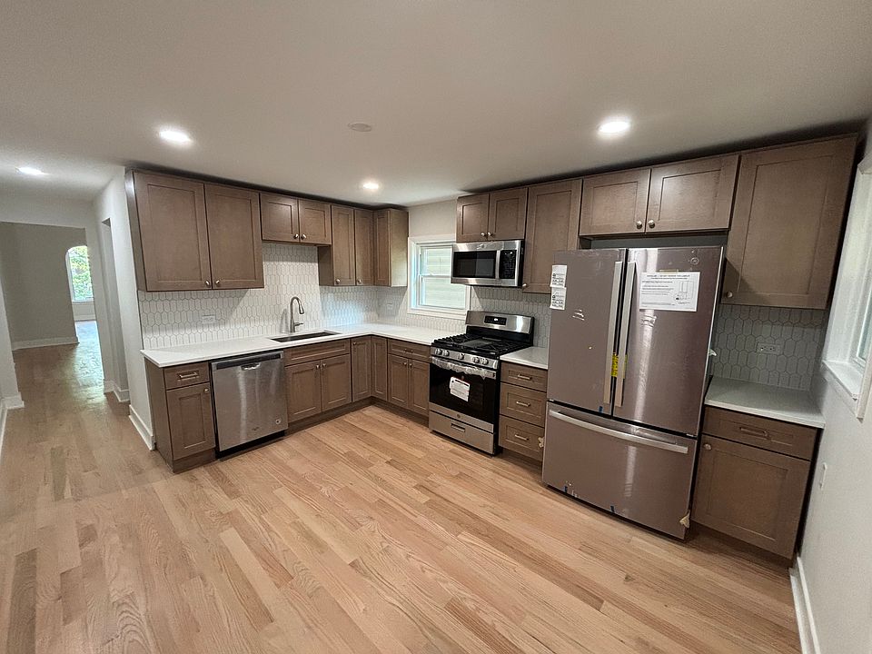 1st image of 2718 N Saint Louis Ave #1