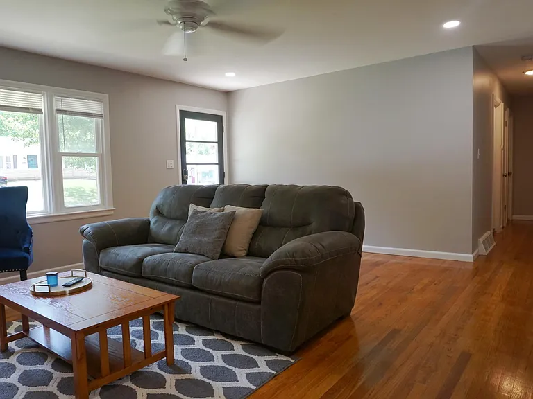 8910 Belleview Ave — Photo 5