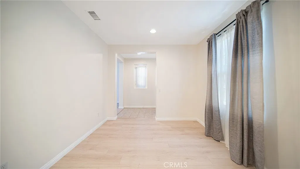 3 bed, 1341 sqft, $4,150 — Photo 3